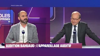 Emission pour la santé auditive. Plateau télé avec Yannick Bahuaud et le présentateur autour de la table